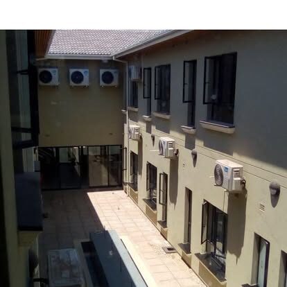Multi-unit commercial building with multiple AC outdoor units