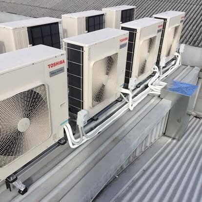 Multiple Toshiba outdoor units installed on commercial rooftop